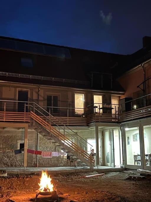 Wohnen Im Dreiseitenhof Mit Galerieschlafzimmer Neudietendorf Buitenkant foto
